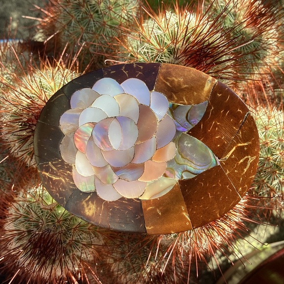 Mexico Accessories - Spectacular Vintage Abalone Inlay Flower Design Belt Buckle
